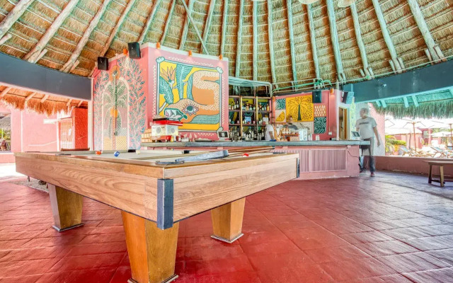 Отель Selina Cancun Laguna Hotel Zone