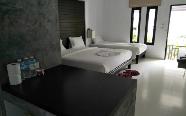 Holiday Park Hotel