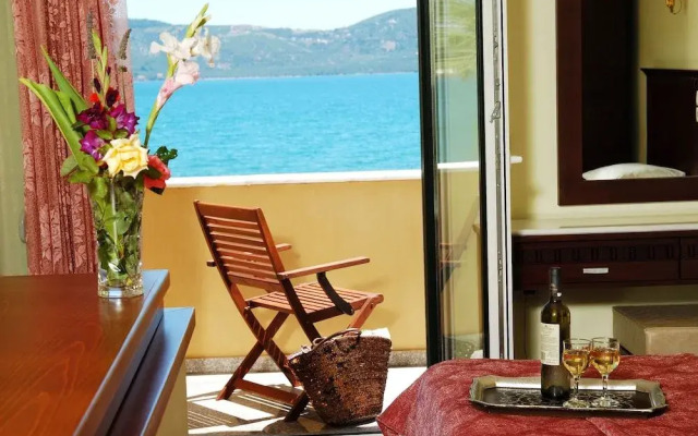 Ariadnes Holiday Accommodation II