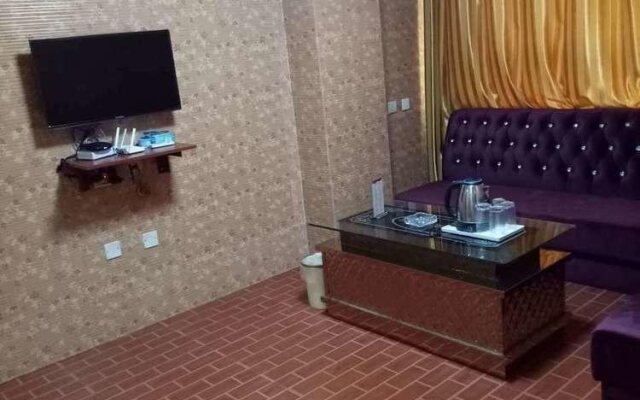 Huayun Business Hotel