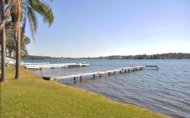 The House on the Lake @ Fishing Point, Lake Macquarie - honestly put the line in and catch fish