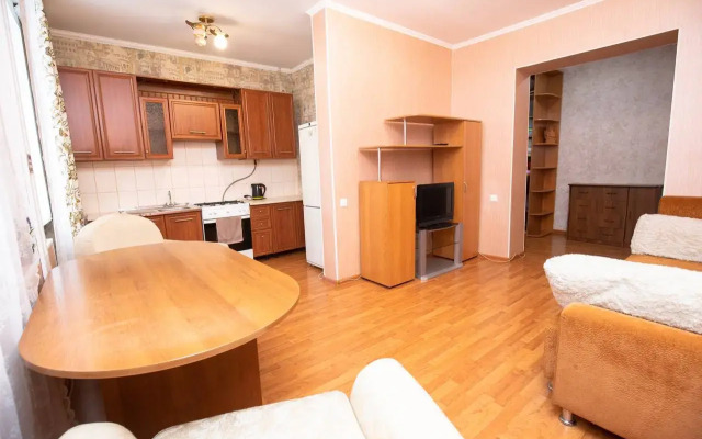Vesennjaja 6 Trehkomnatnye apartamenty rjadom s Naberezhnoj