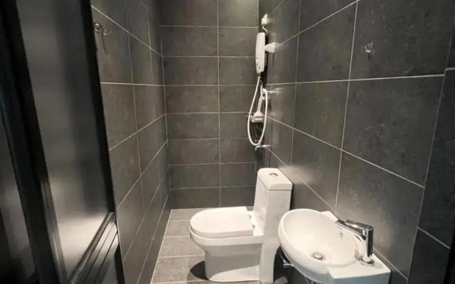 R3troHouse 3Bedroom with AC PS4,POOL TABLE,TVBOX