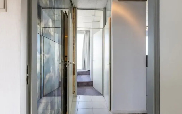 Apartment on Zeedijk With Sea Views