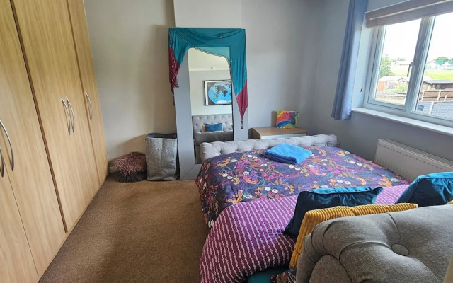 Cosy Home in Leicester