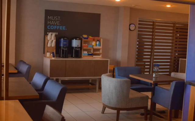 Holiday Inn Express & Suites Maryville by IHG