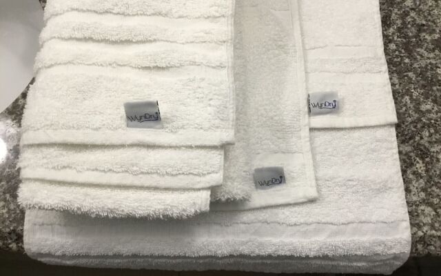 Days Inn And Suites Huntsville