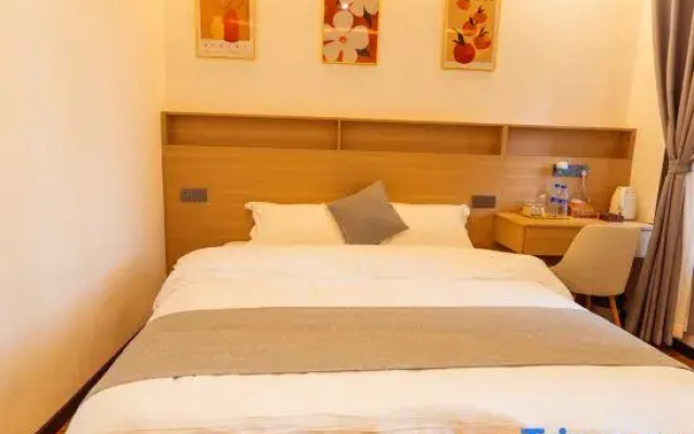 Sanyuan Qishe Homestay (Tingzhou Ancient City Sanyuan Pavilion)