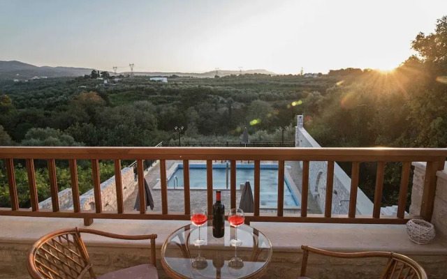 Luxurious Villa With Private Pool, Near a Couple of Restaurants & Sandy Beach