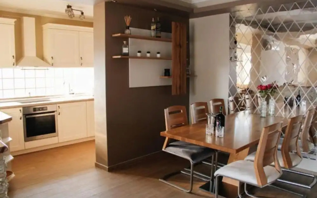 Valentino - With Pool - H