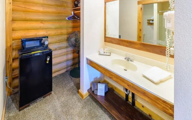 Duck Creek Village Inn