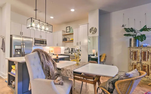 Walkable Downtown Asheville Condo w/ Balcony