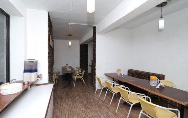 OYO 5227 Hotel New Bharat