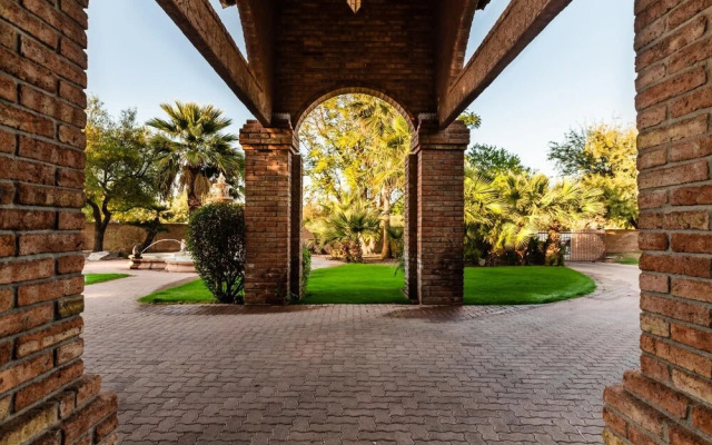 Scottsdale Cottonwoods Resort & Suites