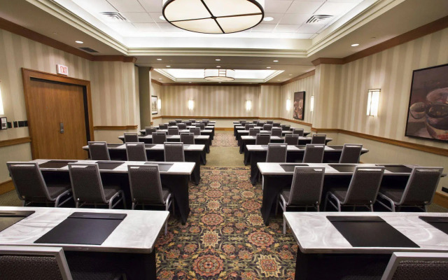 Hilton Chicago/Oak Brook Suites