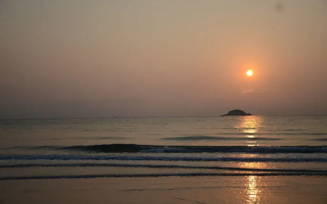 Hua Hin Luxury Beachfront Condo By Mon