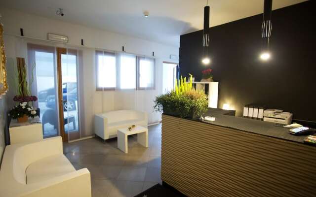Aparthotel Lacroma