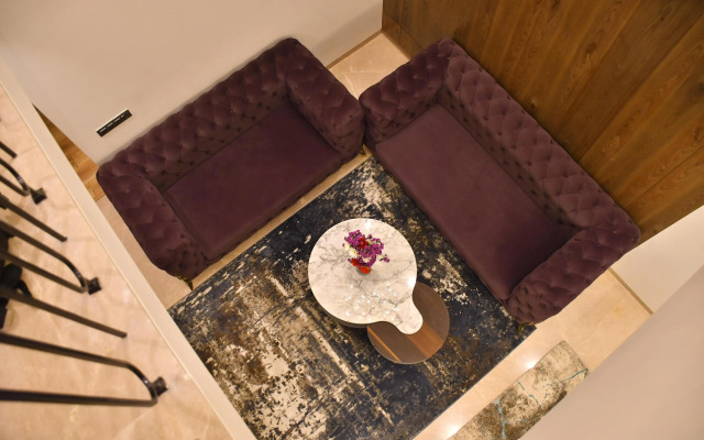 Luxuryhouse-3br-free Car & Driver-balcony-wifi