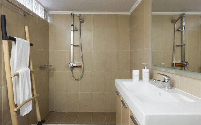 Sea View Beach Penthouse – Athens Coast