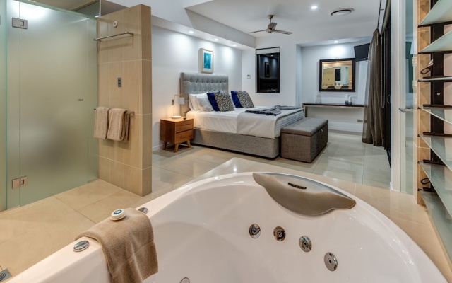 Villa 16 The Edge Oceanfront Deluxe 3 Bedroom Near Marina With Golf Buggy – Guest Rooms – Hamilton Island
