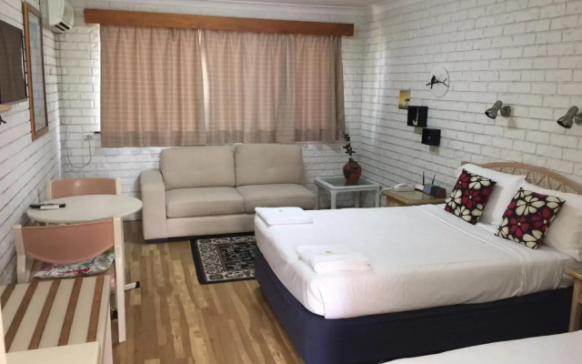 Holland Park Motel