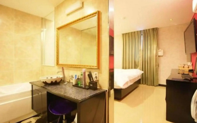 Iris Motel