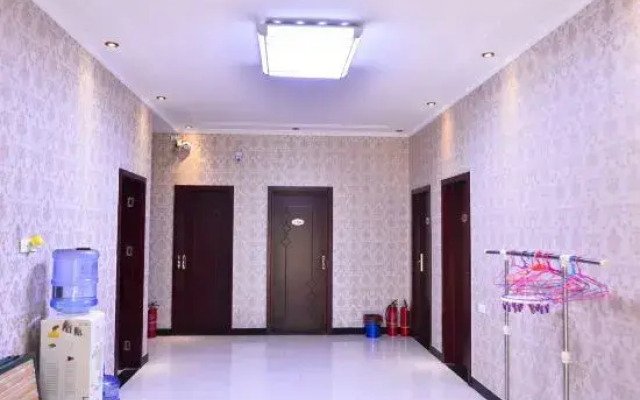 Gongyi Dongping Hotel