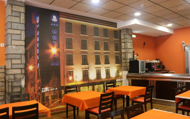Hotel 44