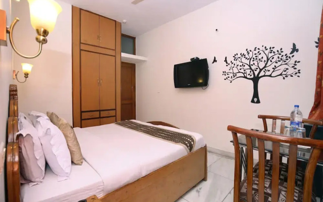 OYO Flagship 2431 Hotel Skylark