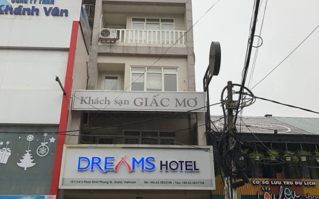 Dreams 1 Hotel