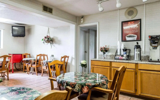 Econo Lodge Inn & Suites Matthews - Charlotte