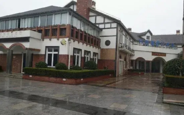 Yancheng Riyuehu Holiday Hotel