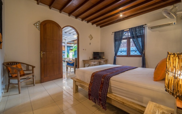 Seminyak Beach, Center Location, Walk to Beach, Cafes, Shops, all Else – Guest Rooms – Kuta