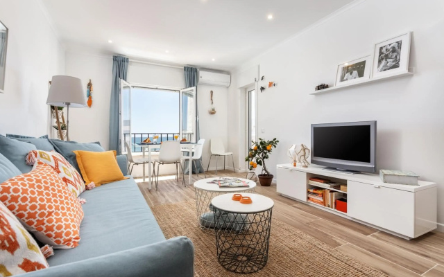Modern ocean view apt 2 min walk to beach