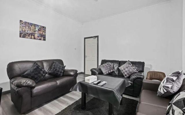 Stunning 5bed House in Birmingham Contractors Also
