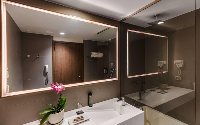 Dazzler by Wyndham Lima San Isidro