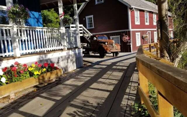 Telegraph Cove Resort