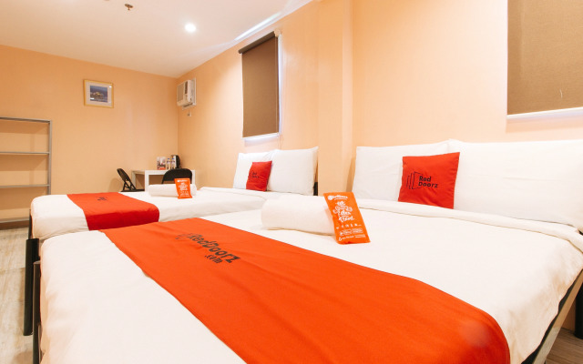 RedDoorz @ Hotel Rosemarie