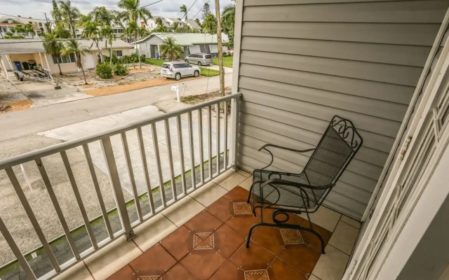 9464flam244fmwh - 244 Flamingo