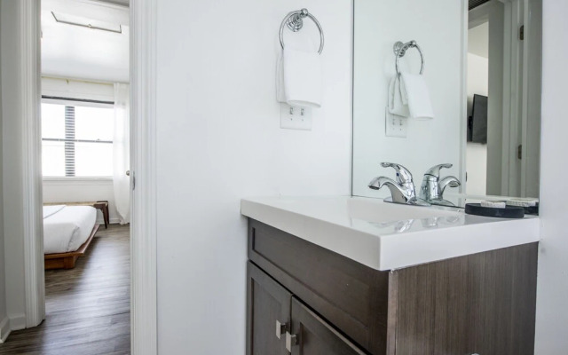 Modern 1BD Near Music Row and Downtown