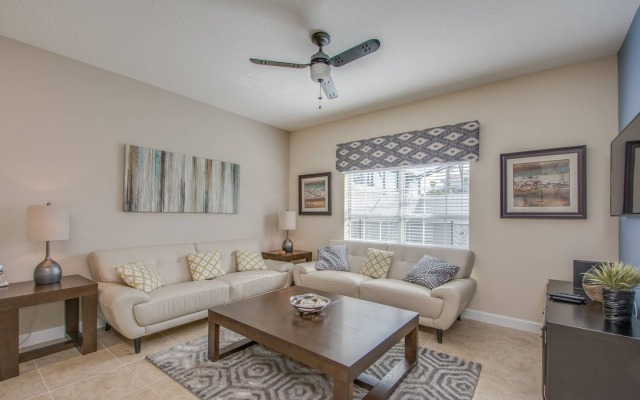 Pleasant home near Disney with private pool