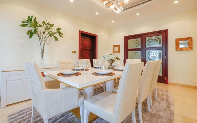 Kennedy Towers - Signature Frond L