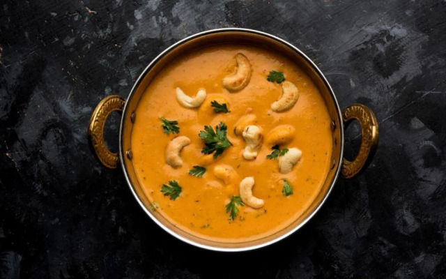 Radha Madhav Palace by OYO Rooms