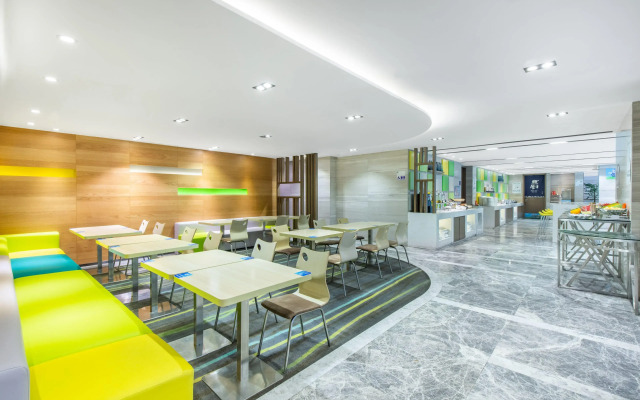 Holiday Inn Express Hangzhou Huanglong, an IHG Hotel