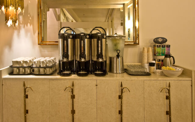 Ashland Hills Hotel & Suites