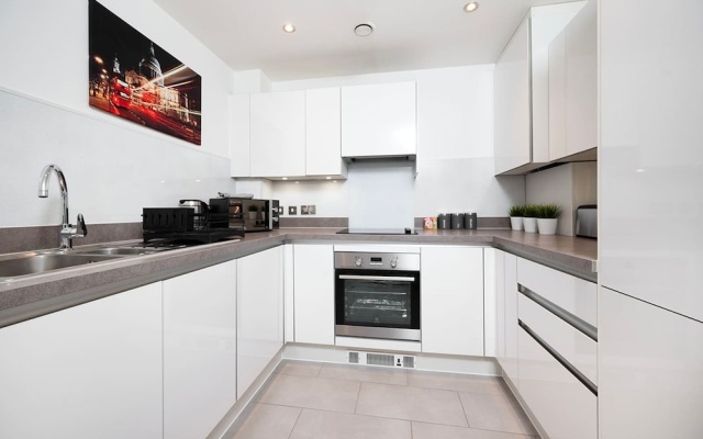 Stunning 2BR Flat With Balcony