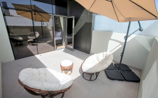 Cozy Studio With Balcony Park View