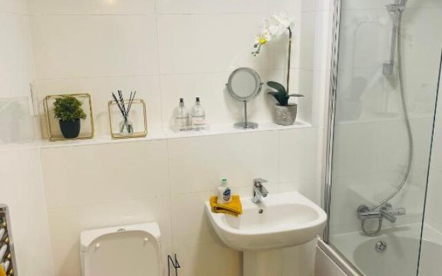 #0110 Lovely One bedroom apartment - Free parking