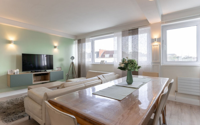 Stunning Clifton Flat in Amazing Central Location