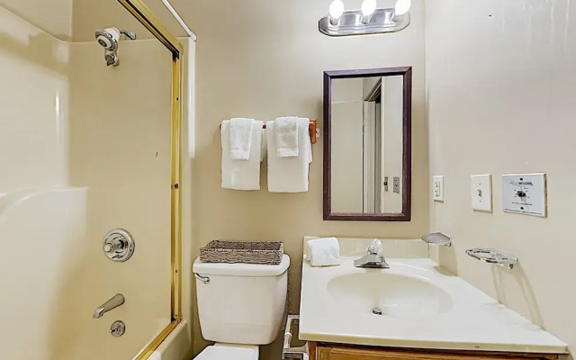Roundette Cabin 2 Bedrooms 1.5 Bathroom Cabin